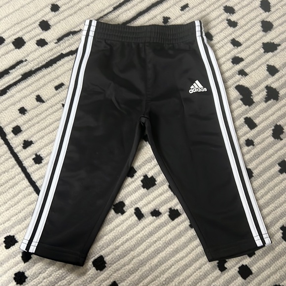 Adidas track suit - Picture 5 of 8